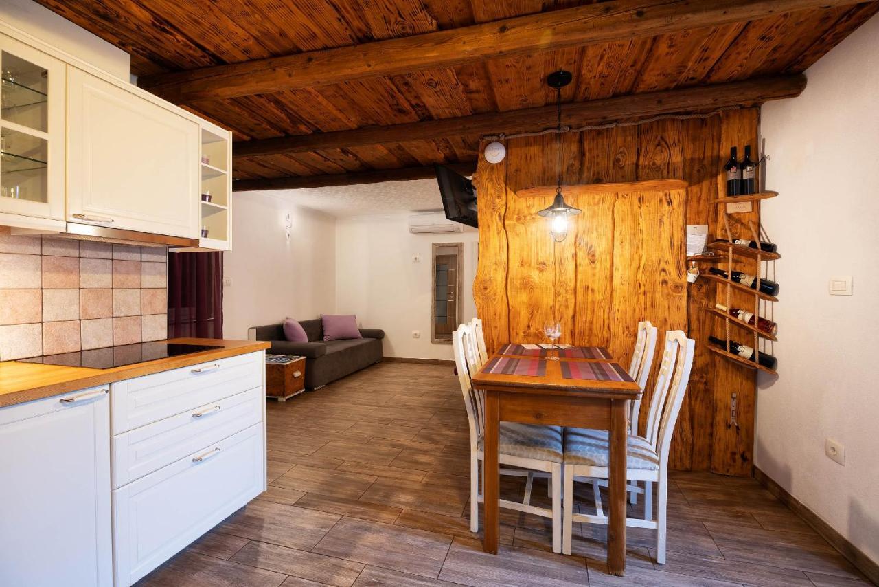 Ferienwohnung Tourist Farm RED FAIRYTALE Marezige Exterior foto